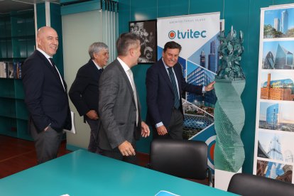 Visita de Carriedo a Tvitec en Cubillos del Sil
