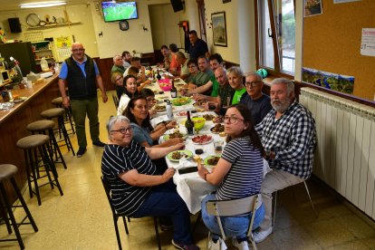 Cena de despedida de la trashumancia en Valverde de la Sierra.