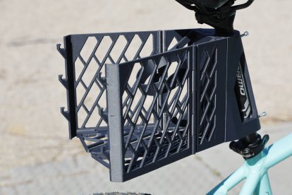 El prototipo diseñado por Óscar Mayo se adapta a cualquier bicicleta y permite el transporte de objetos ligeros sin molestias.