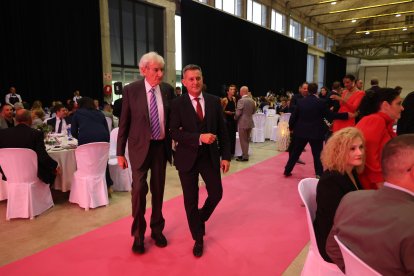 Luis del Olmo con Alberto Sutil en la gala.