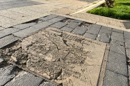 Mal estado de la plaza de San Marcos en León.