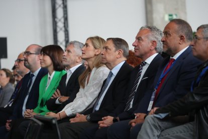 Autoridades en la apertura de la convención