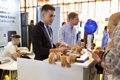 Reúne a 6.000 participantes, más de 300 ponentes, 192 stands, 40 países invitados y 15 delegaciones internacionales