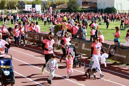 La Carrera de la Mujer repite éxito de participación y emoción.