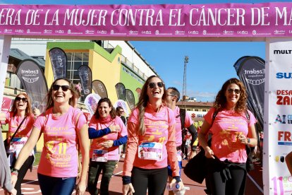 La Carrera de la Mujer repite éxito de participación y emoción.