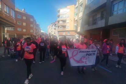 El grupo 'Sacamos pecho por ti' con Trini y Cani celebrando su recuperación.