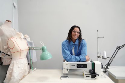 Lucía Peguero, joven diseñadora vallisoletana y ganadora de la Pasarela 'Uniendo Moda Castilla y León'
