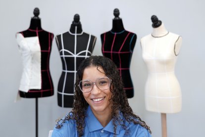 Lucía Peguero, joven diseñadora vallisoletana y ganadora de la Pasarela 'Uniendo Moda Castilla y León'