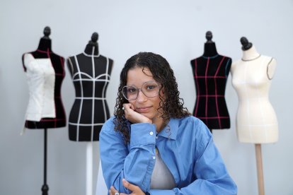 Lucía Peguero, joven diseñadora vallisoletana y ganadora de la Pasarela 'Uniendo Moda Castilla y León'