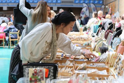 Encuentro de bolilleras en Navatejera.