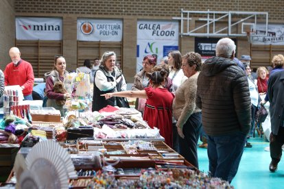 Encuentro de bolilleras en Navatejera.