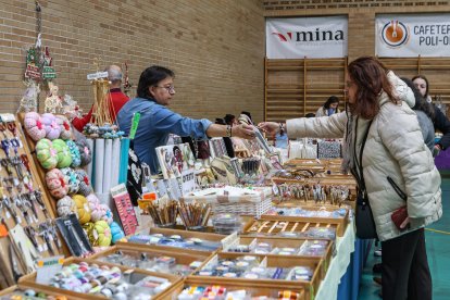 Encuentro de bolilleras en Navatejera.