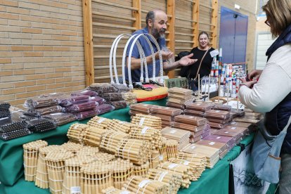 Encuentro de bolilleras en Navatejera.