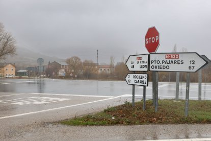 La rotonda viene a solucionar los problemas de tráfico en la N-630.