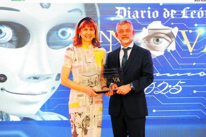 La catedrática Ana I. Moreno recogió el premio TIC 2025.