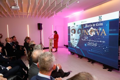 Panorámica de la cabecera de la sala.