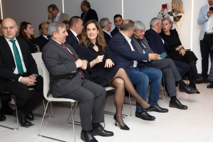Sanz Merino, junto a la presidenta de Diario de León, Adriana Ulibarri, en los premios