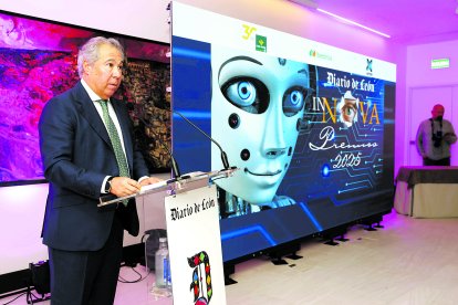 El director de Diario de León, Joaquín S. Torné, durante la apertura de la gala que se celebró en San Marcos.