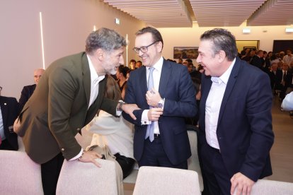 Álvarez, Gavilanes y Santos.