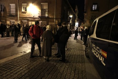 Concentración contra una misa celebrada en honor a Franco en León.