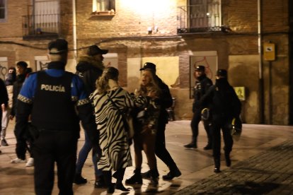 Concentración contra una misa celebrada en honor a Franco en León.