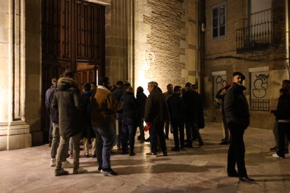 Concentración contra una misa celebrada en honor a Franco en León.