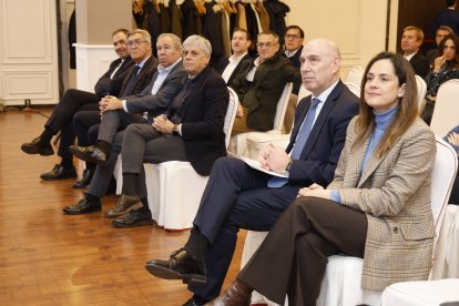 Adriana Ulibarri y Carlos Martín Tobalina, en primer plano, durante el foro