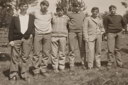 El hilo invisible que les une 59 años después está en la camaradería de entonces.