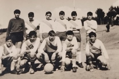 Otra foto del equipo de fútbol en otro curso