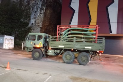 Los tubos para conectar a la bomba por los que sacarán el agua.