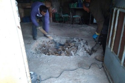 La búsqueda infructuosa de posibles restos de Mari Trini y su bebé en 2018 en Berbes