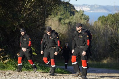 Miembros de la UME de León en Berbes.