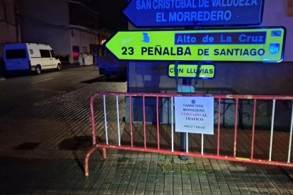 Cortado el único acceso a Peñalba de Santiago por nieve y hielo