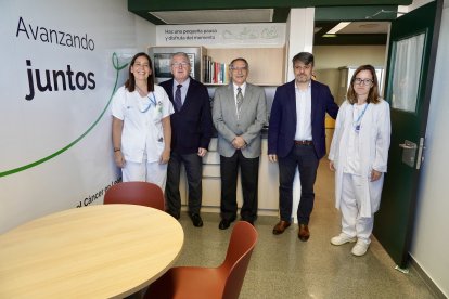 El Caule abre una nueva sala de respiro en la Planta de Oncología gracias a la Asociación Española contra el Cáncer.