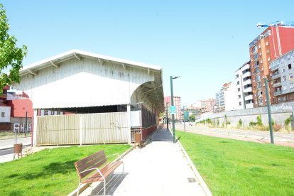 Dejadez y abandono de la línea de Ancho Métrico en León.