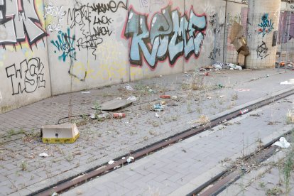 Dejadez y abandono de la línea de Ancho Métrico en León.