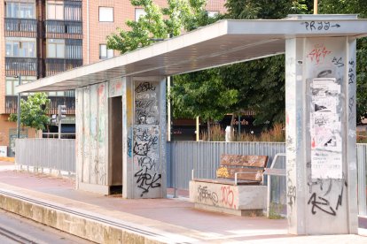 Dejadez y abandono de la línea de Ancho Métrico en León.