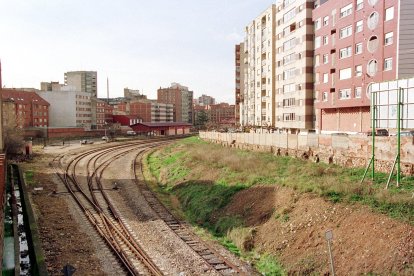 Terrenos junto a la estación de tren de vía estrecha de Matallana en 1999.