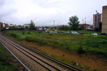 Terrenos en Mariano Andrés junto al apeadero de Feve en el año 2000.