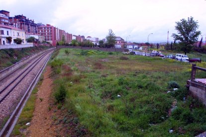 Terrenos en Mariano Andrés junto al apeadero de Feve en el año 2000.