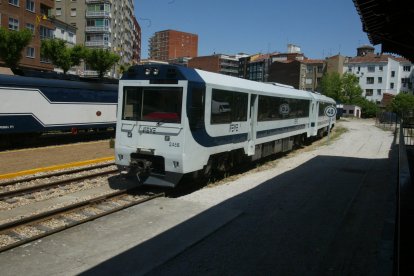 Reapertura de la línea de Feve León-Bilbao, que se cerró en 1991, en 2003.