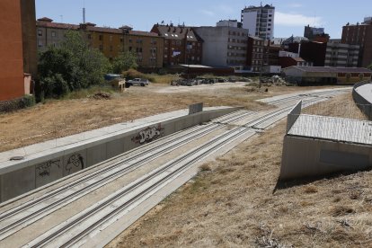 Obras de integración de Feve en León paralizadas en 2016.