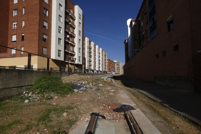 Abandono de las obras de integración de Feve en León en 2015.