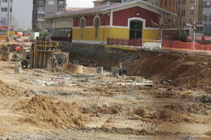 Obras en la estación de Feve en León en el año 2012.