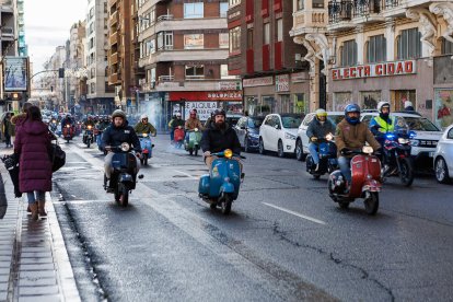 La 'Scooter Run' recorre las calles de León.
