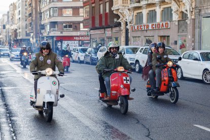 La 'Scooter Run' recorre las calles de León.