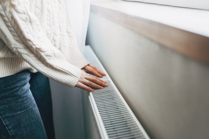 La combinación de ropa adecuada y un uso eficiente de la calefacción permite mantener el confort sin elevar el consumo energético