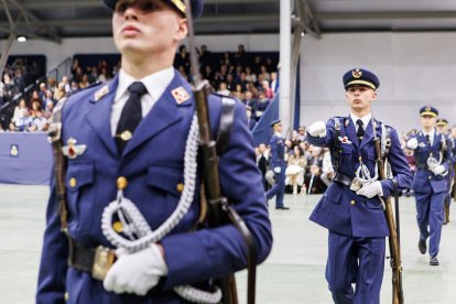 Jura de bandera de la Academia Básica del Aire por la Virgen del Loreto.