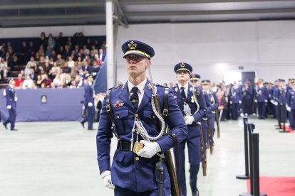 Jura de bandera de la Academia Básica del Aire por la Virgen del Loreto.