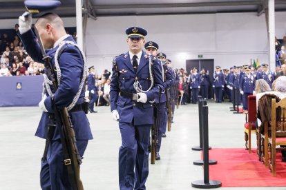 Jura de bandera de la Academia Básica del Aire por la Virgen del Loreto.